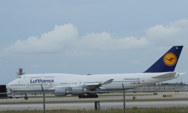 Boeing 747-400 (D-ABVL)