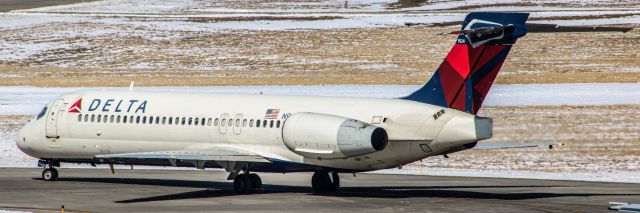 Boeing 717-200 (N965AT) - Delta 717-2BD taxing to depart to Atlanta. Taken in the late afternoon from the parking garage overlooking the eastern end of the airport.