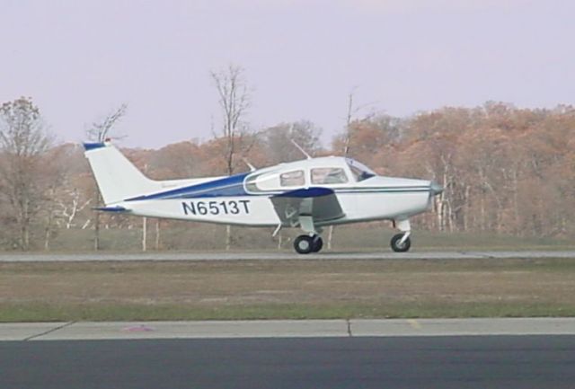 Beechcraft Sundowner (N6513T) - Taxing for 27 departure... 12/2/08