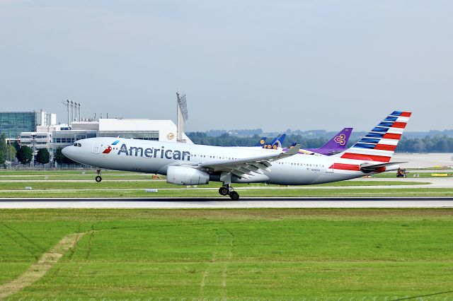 Airbus A330-300 (N280AY)