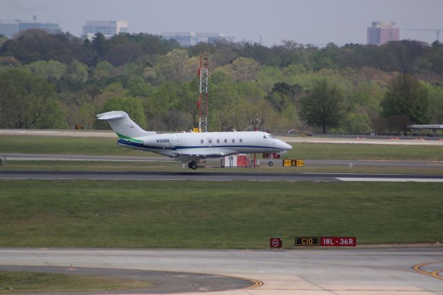 Bombardier Challenger 300 (N38BK)