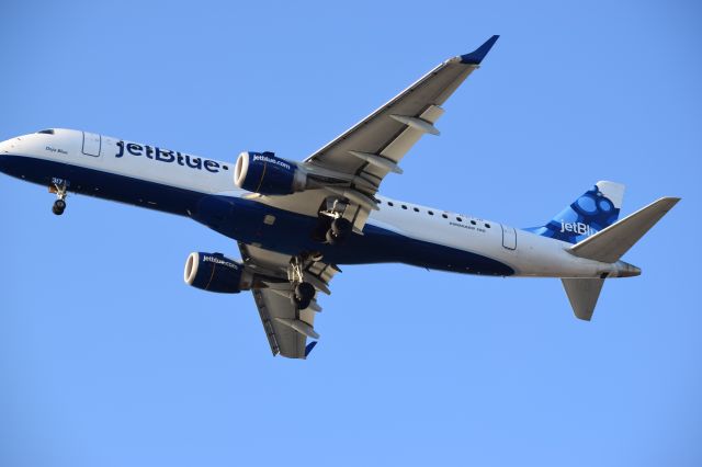 Embraer ERJ-190 (N317JB)