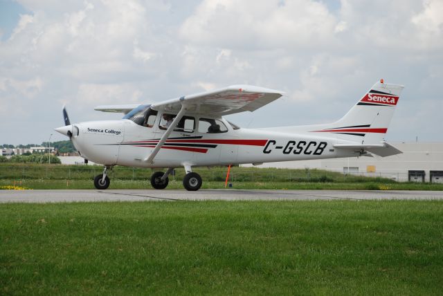 Cessna Skyhawk (C-GSCB) - One of 8 C172S of Seneca College taken at Buttonville Airport on August 2/08.