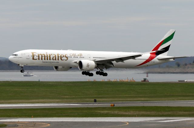 BOEING 777-300 (A6-EQA) - Emirates 237 arriving from Dubai