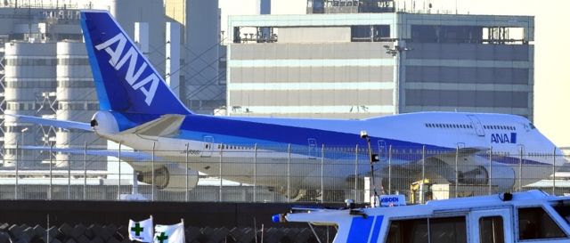 Boeing 747-400 (JA8961) - 25-12-2013, One of ANAs last B747, waiting for its fate...