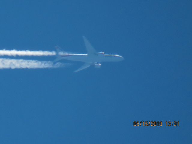 Boeing 777-200 (N752AN)