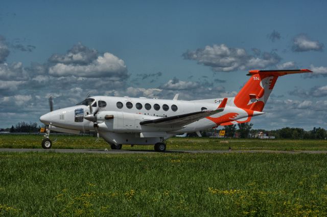 Beechcraft Super King Air 350 (C-FDTC) - Visiting CYHU, 28-07-2021