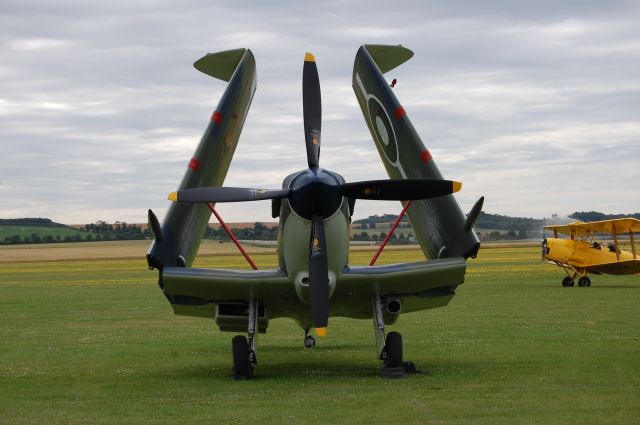 SUPERMARINE Spitfire (G-BUAR) - Supermarine Seafire LF.IIIc PP972 à Duxford en 2017