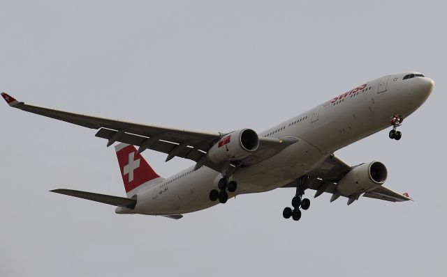 Airbus A330-300 (HB-JHA)