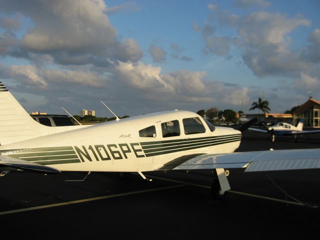 Piper Cherokee (N106PE)