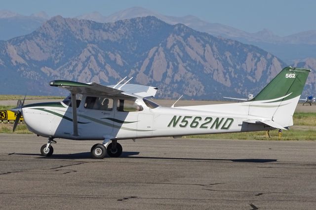 Cessna Skyhawk (N562ND)