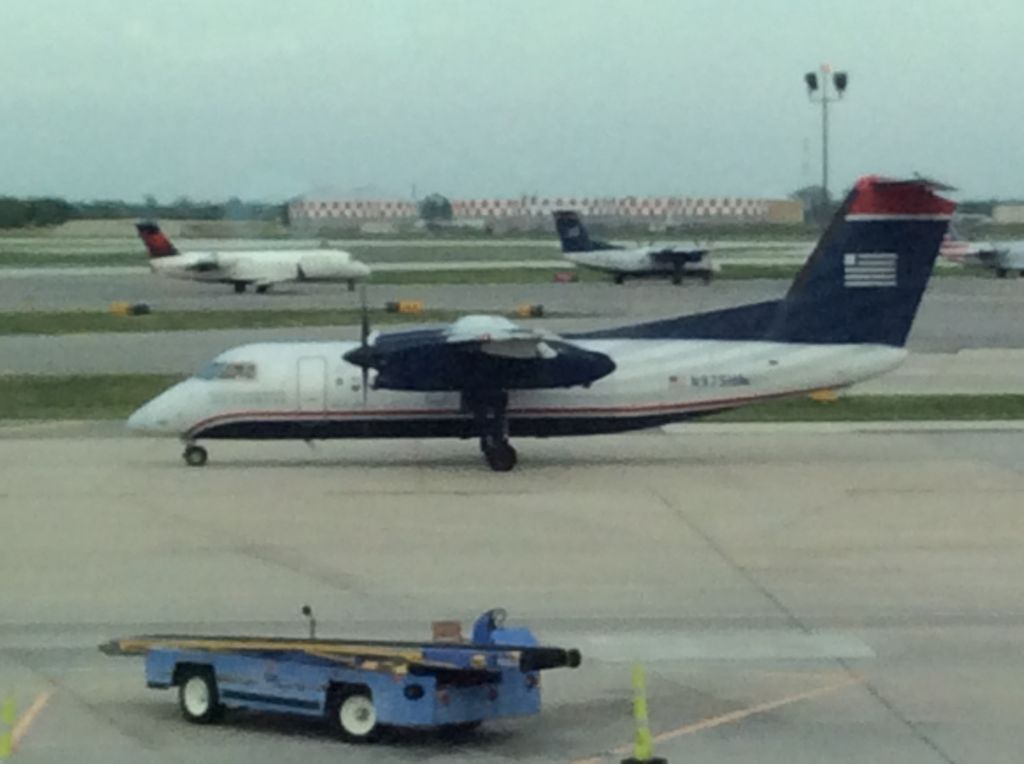 de Havilland Dash 8-100 (N975HA)