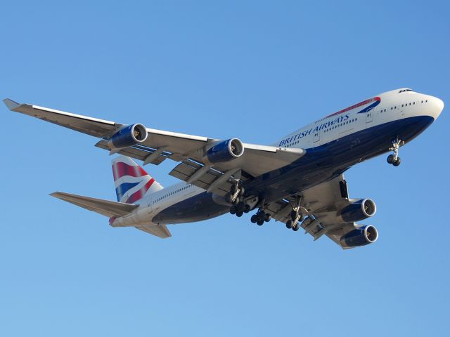 Boeing 747-400 (G-BNLV) - British Airways Flight 289 on approach to land on Runway 26.