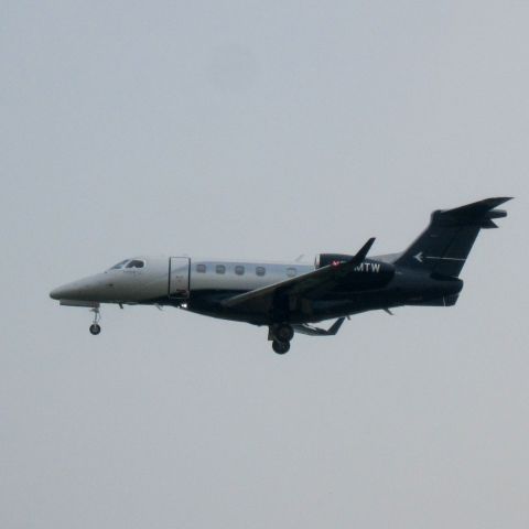 Embraer Phenom 300 (VT-MTW)