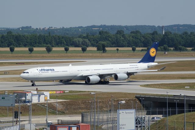 D-AIHR — - Lufthansa A340-642 cn794