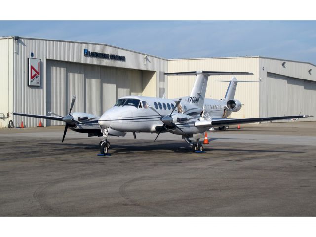 Beechcraft Super King Air 200 (N700KW) - A very nice King Air 200.