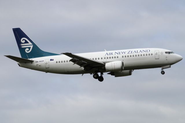 BOEING 737-300 (ZK-NGR)