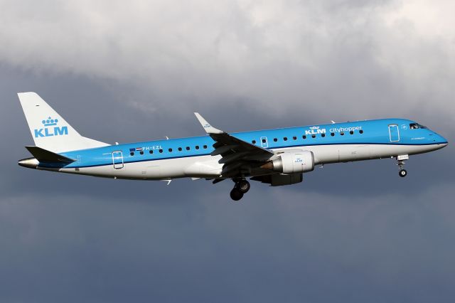 Embraer ERJ-190 (PH-EZL)