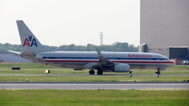 Boeing 737-800 (N904AN)