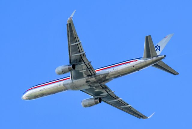 Boeing 757-200 (N184AN)