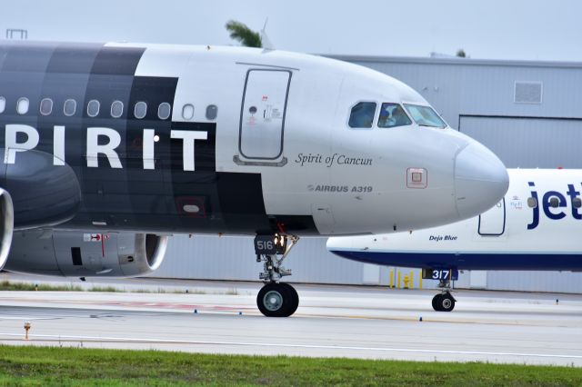 Airbus A319 — - N516NK