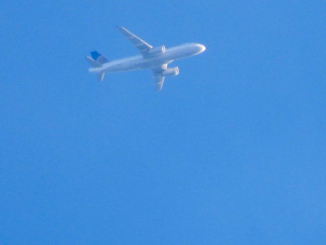 Airbus A320 (N494UA) - UAL1074br /IAD-LAXbr /01/04/22