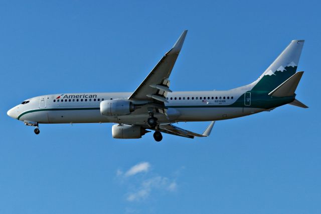 Boeing 737-800 (N916NN)