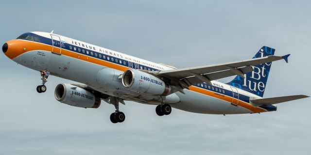 Airbus A320 (N763JB) - JetBlue Airways' retro livery Airbus 320-232 nicknamed "What's Old is Blue Again" arriving from San Juan, Puerto Rico landing on runway 29 at Newark on 8/8/21.