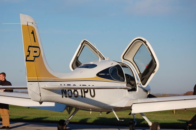 Cirrus SR-20 (N581PU)