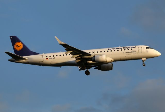 Embraer ERJ-190 (D-AECE)