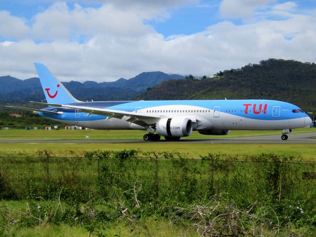 Boeing 787-9 Dreamliner (G-TUIJ)