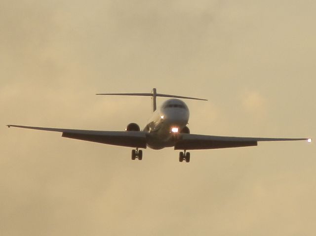 McDonnell Douglas MD-83 (N125MN)