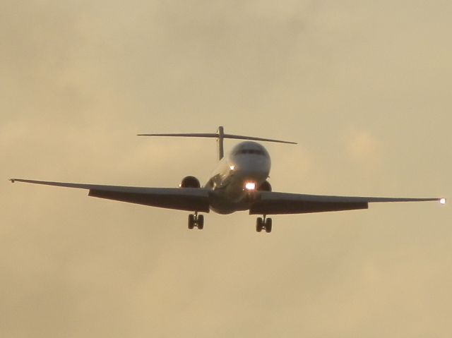 McDonnell Douglas MD-83 (N125MN)