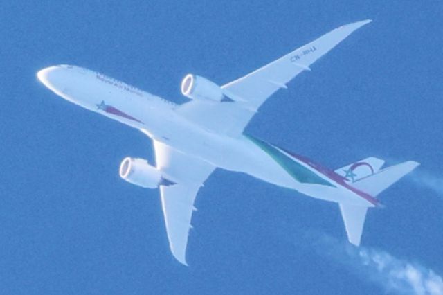 Boeing 787-8 (CN-RHA) - CN-RHA Boeing B-787-9 Royal Air Maroc. AT210. De Casablanca CMN. Vers Toronto YYZ. Altitude 12192 Mètres. Vitesse 778 KM/H. Survolant la ville de Lavaltrie QC. Le 30-04-2025 à 18:47