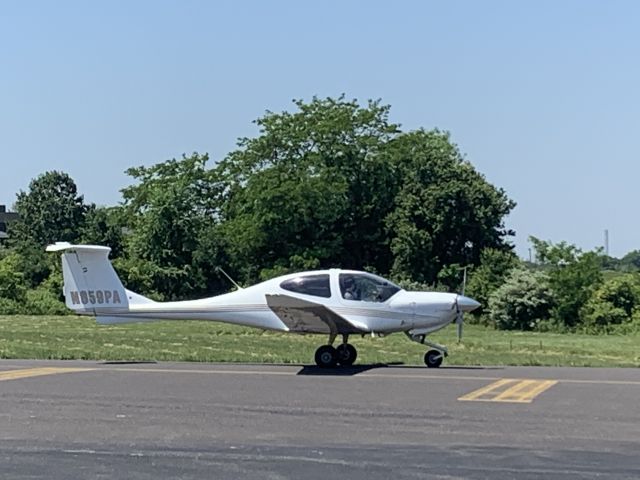 Diamond Star (N859PA) - N859PA (DA40) departing Wings Field (KLOM)br /Photo Date: June 5, 2021