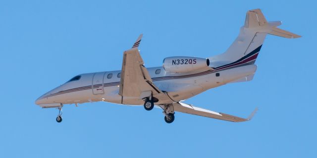 Embraer Phenom 300 (N332QS)