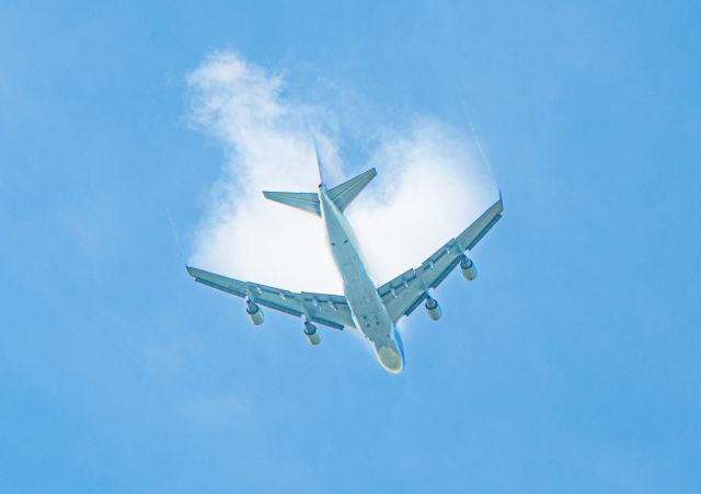Boeing 747-200 — - someone was smoking in the laboratory 