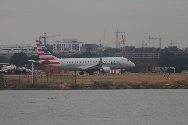 Embraer 170/175 (N437YX)