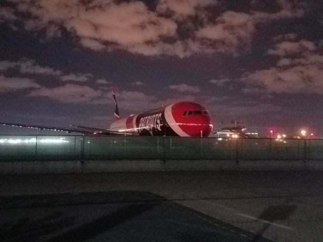 BOEING 767-300 (N36NE)