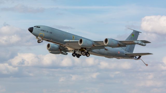 Boeing C-135B Stratolifter (F-UKCA)