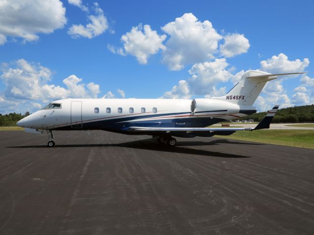 Bombardier Challenger 300 (N545FX)