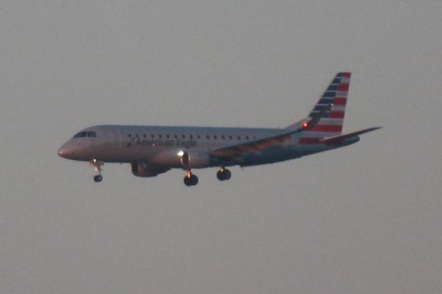 Embraer 175 (N258NN) - Runway: 28C. Operating as ENY3389 on 1/27/2018