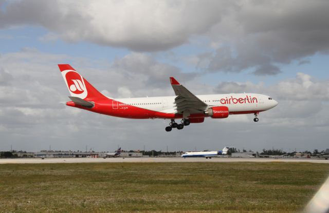 Airbus A330-300 (D-ALPC)
