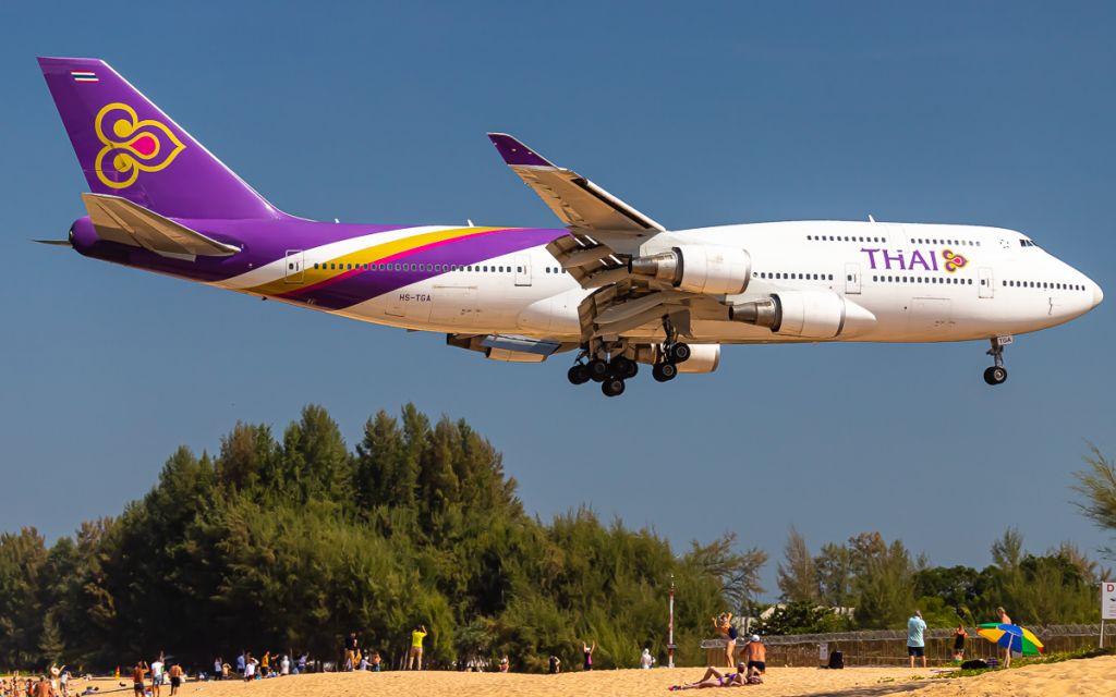 Boeing 747-400 (HS-TGA)