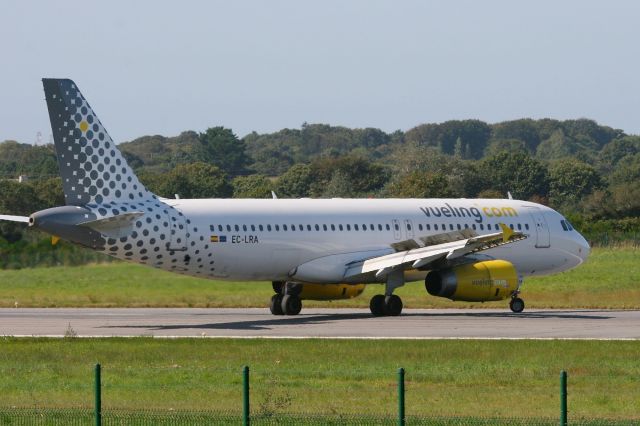 Airbus A320 (EC-LRA) - Airbus A320-232, Brest-Guipavas Regional Airport (LFRB-BES)