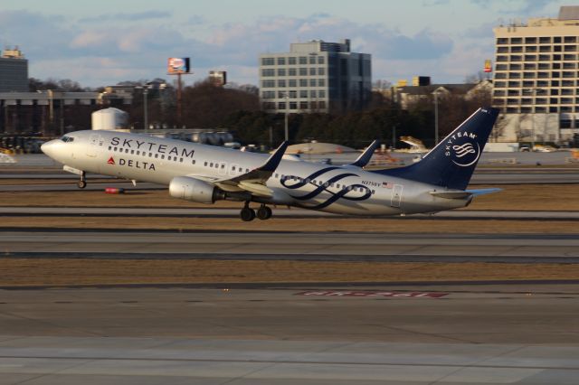 Boeing 737-800 (N3758Y)