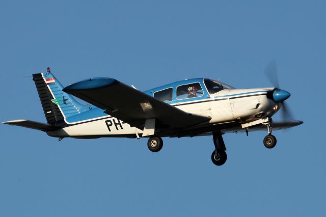 Piper Cherokee Arrow (PH-DUB)