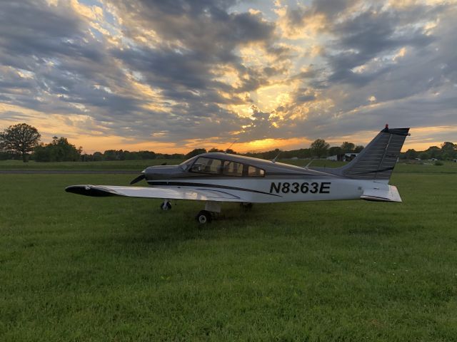 Piper Cherokee (N8363E)