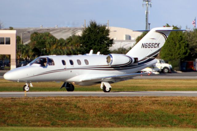 Cessna Citation CJ1 (N655CK) - Taxiing to the Sheltair ramp on 2-Nov-16 arriving from KBPT.