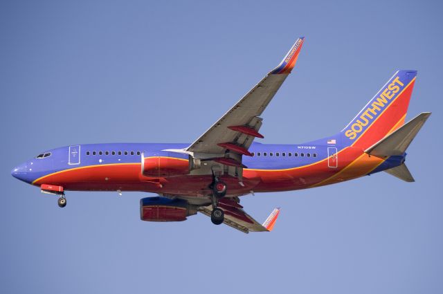 Boeing 737-700 (N710SW) - Seen at KBWI on 10/15/2011